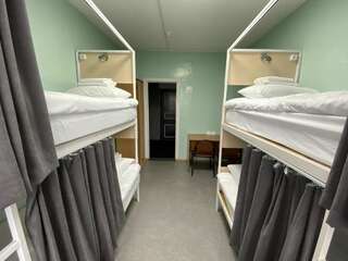 Хостелы Хостел Декабрист Чита Спальное место на двухъярусной кровати в общем номере для мужчин и женщин-1